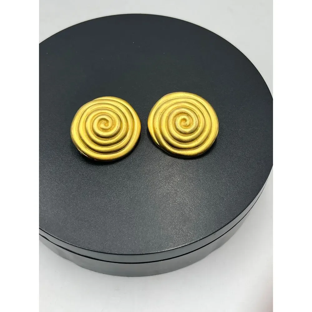 Vintage Unsigned‎ Gold Tone Raised Circular Spiral Swirl Clip On Earrings